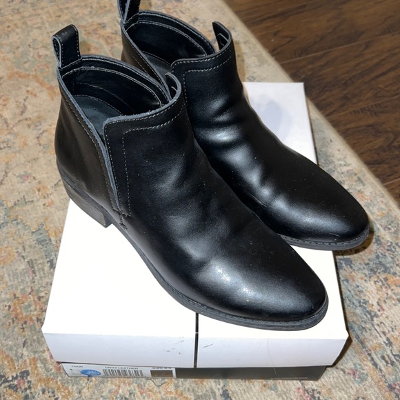 Dolce Vita Black Leather Booties - Picture 1 of 3